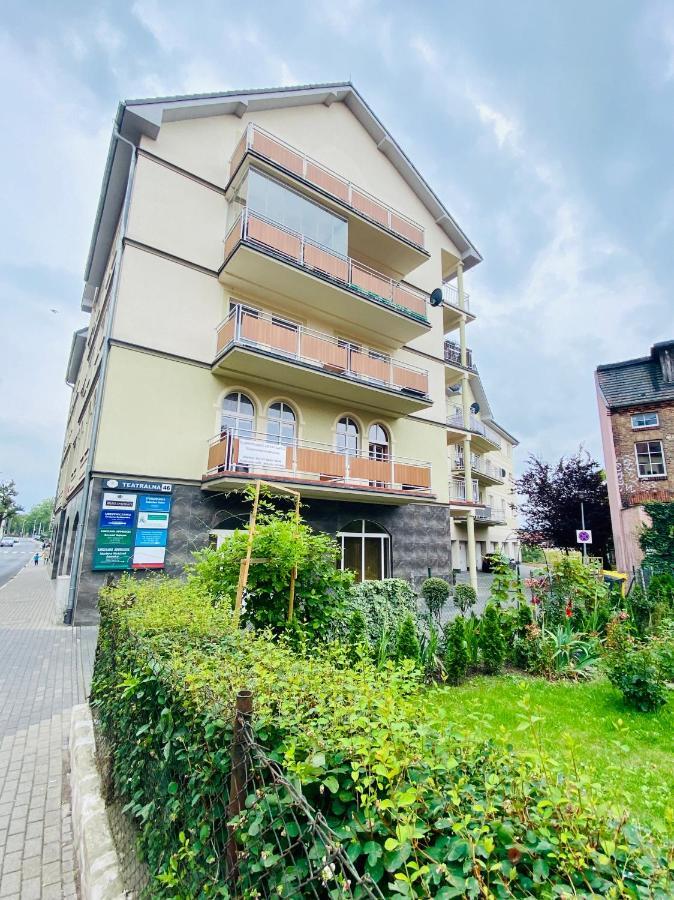 Apartamenty Teatralne 고르주프비엘코폴스키 외부 사진